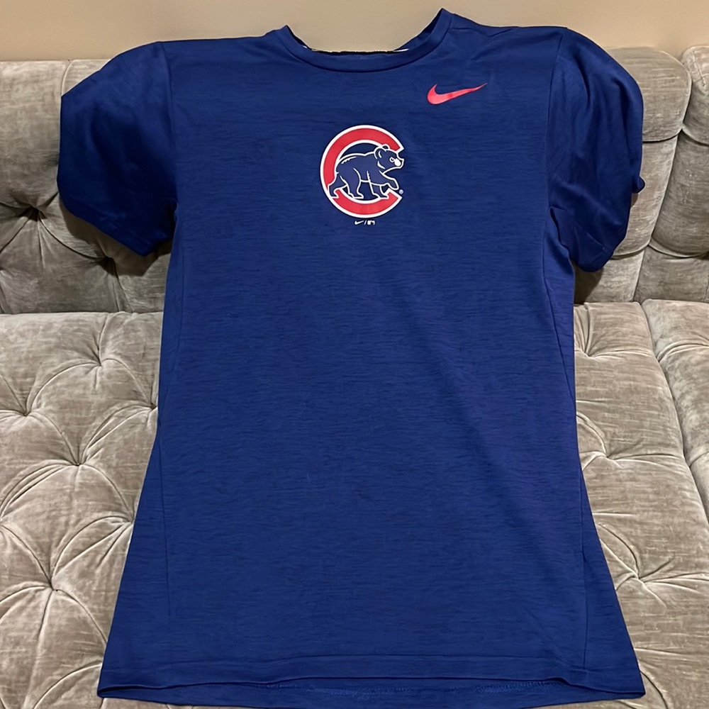 Men’s Nike Chicago Cubs Small Athletic T-Shirt